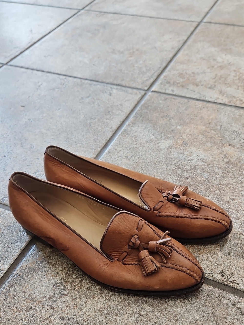 Gucci Womens Leather Tassel Loafers Size 35B